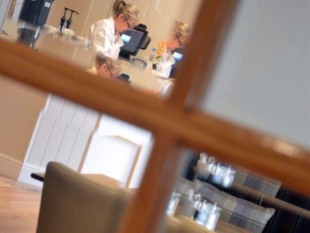 The Black Bull Inn Escrick エクステリア 写真